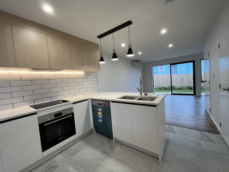 6/31 Reid Road, New Lynn, Auckland - Carousel 2