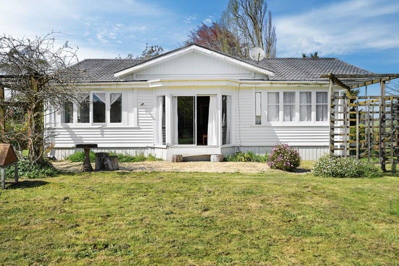 110 Foster Road, Temple View, Hamilton - Carousel 1