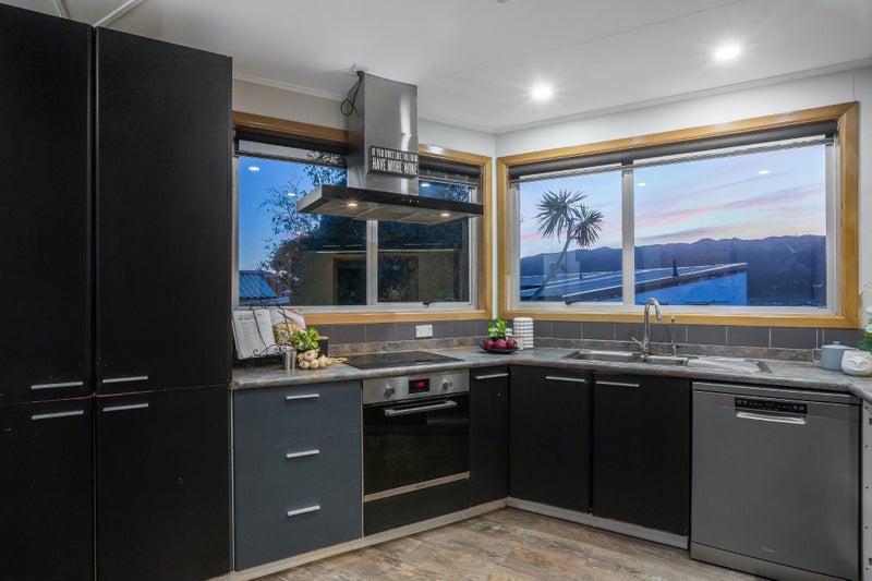 2 Ash Grove, Ranui, Porirua - Carousel 2