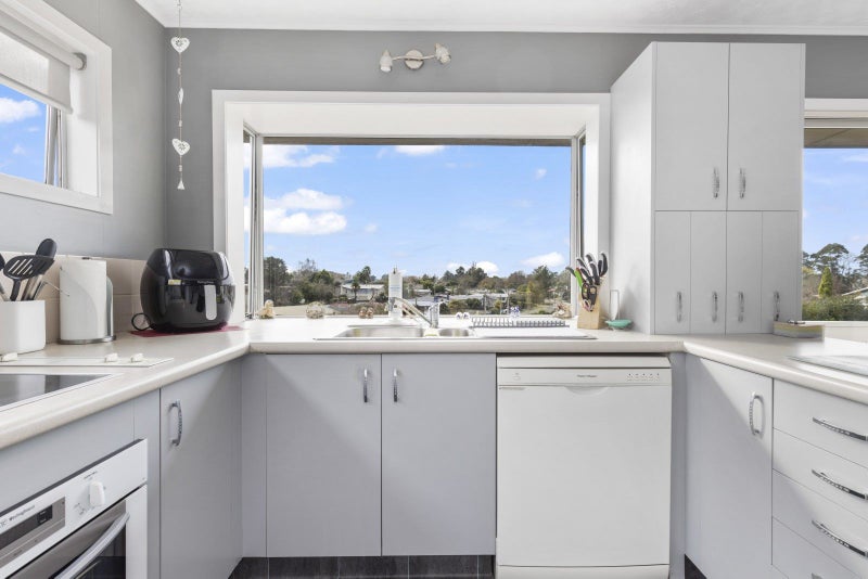 11 Pelorus Street, Glenview, Hamilton - Carousel 2