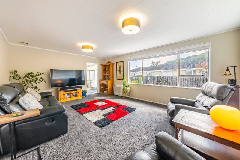 19 Denver Grove, Totara Park, Upper Hutt - Carousel 2