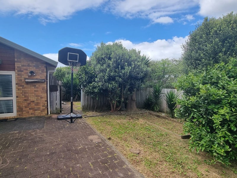 1/25 Keswick Close, Northpark, Auckland - Carousel 14