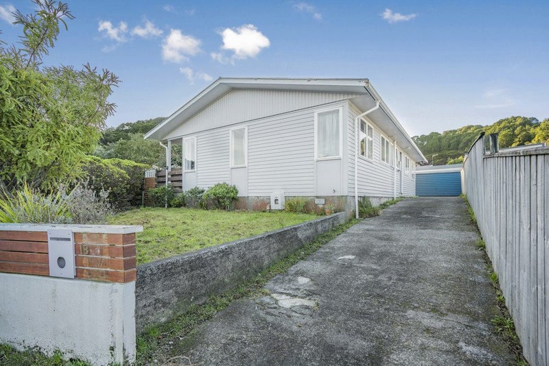 18 Kumeroa Grove, Wainuiomata, Lower Hutt - Carousel 1