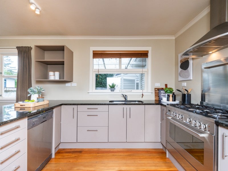 4 Woodstock Place, Hokowhitu, Palmerston North - Carousel 2
