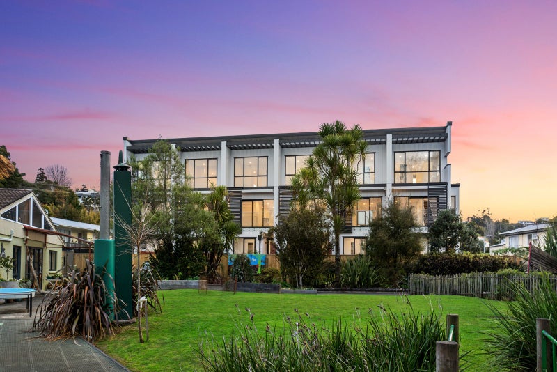 7B Agincourt Street, Glenfield, Auckland - Carousel 1