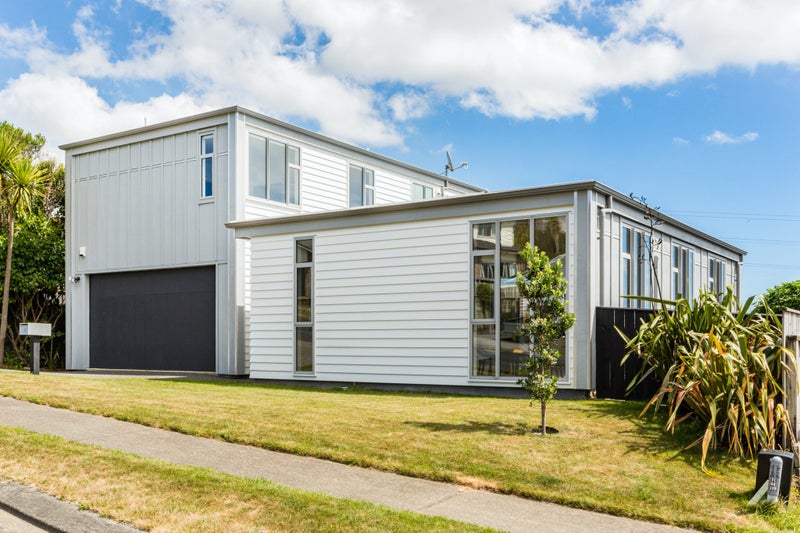 14 Ashwood Street, Woodridge, Wellington - Carousel 1