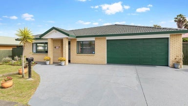42 Bellville Drive, Clendon Park, Auckland - Carousel 1