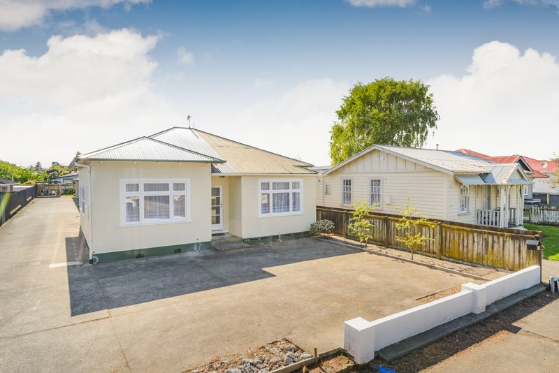 7A WORCESTER ST, West End, Palmerston North - Carousel 21