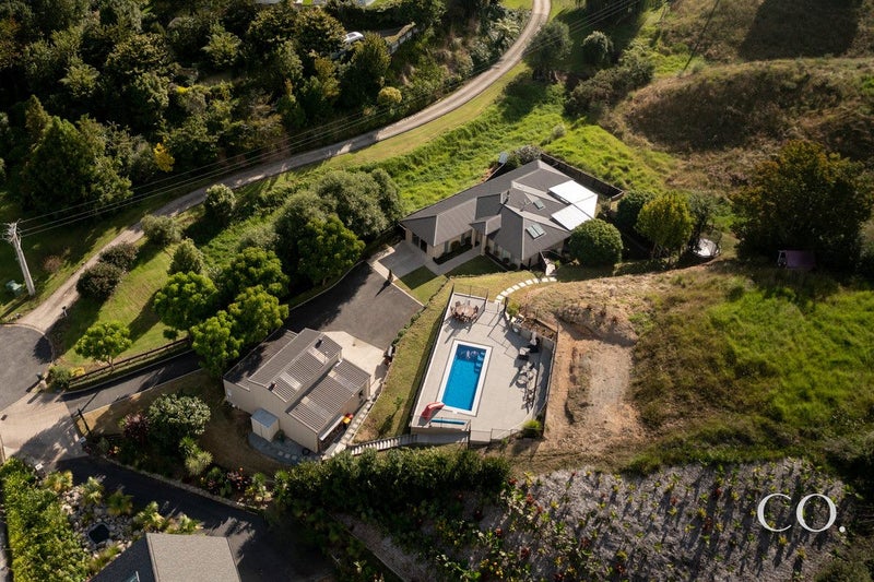 3 Grasmere Way, Bethlehem, Tauranga - Carousel 1