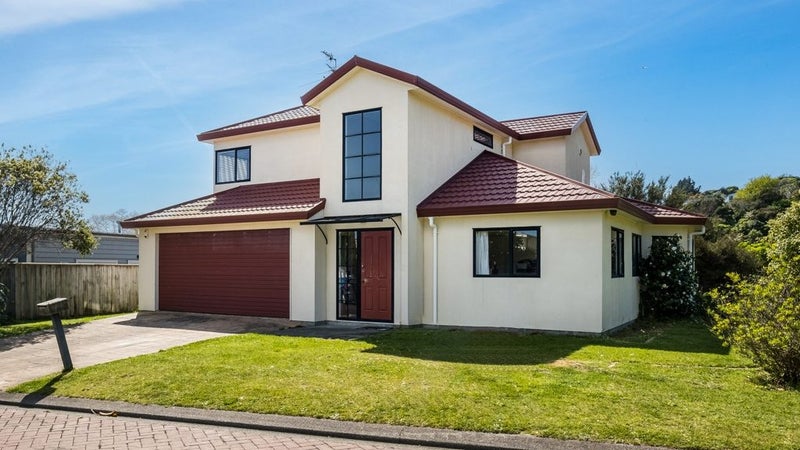 2 Cromarty Place, Papakowhai, Porirua - Carousel 1