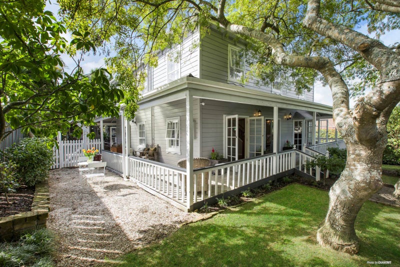 12 Parramatta Place, Botany Downs, Auckland - Carousel 1