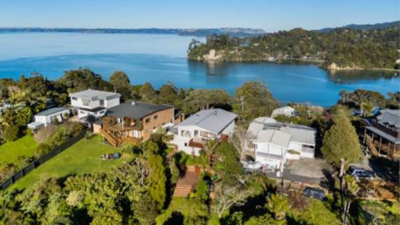 16 Arapito Road, Titirangi, Auckland - Carousel 1