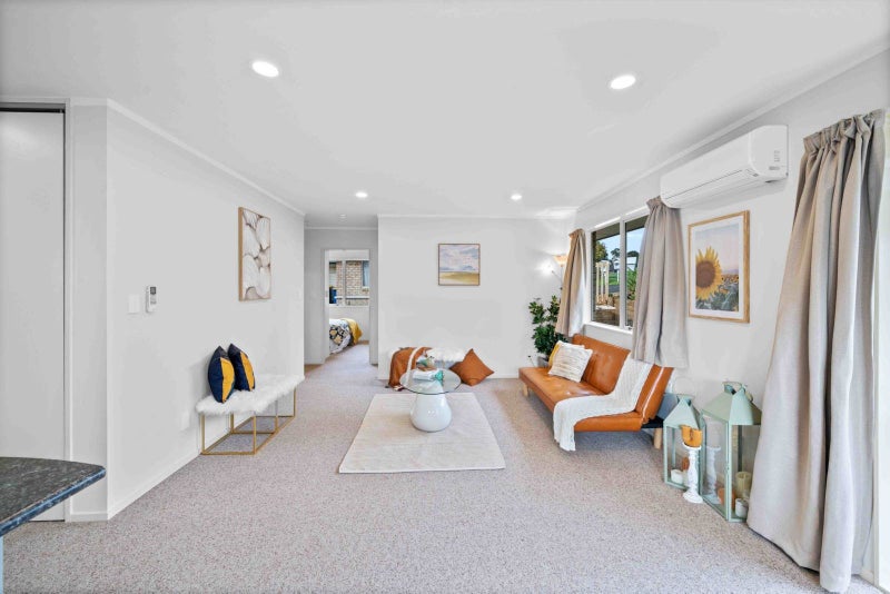 6 Regents Park Place, Westgate, Auckland - Carousel 2