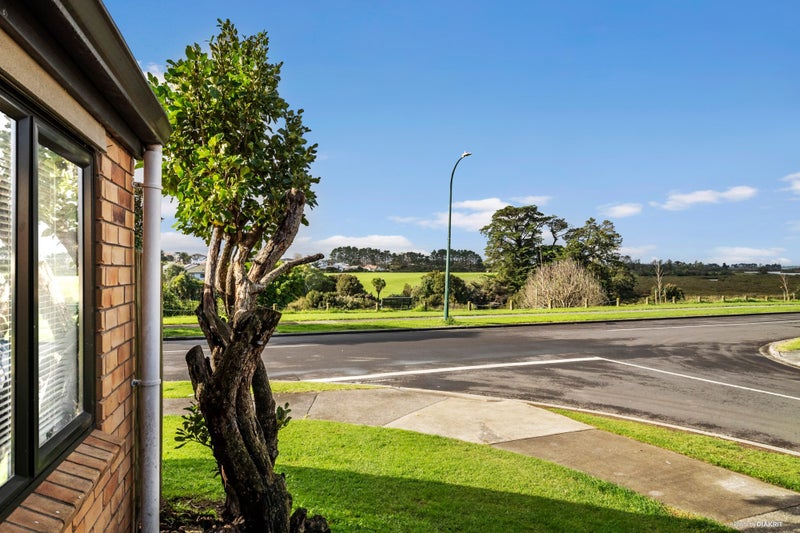 26 Waldos Way, Mangere, Auckland - Carousel 2