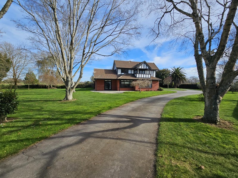 8 Day Road, Tamahere - Carousel 1