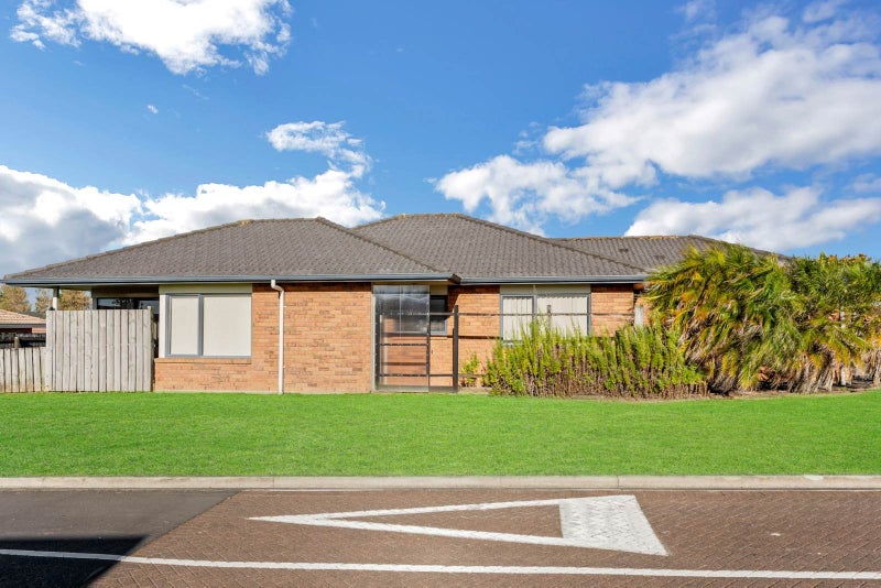 1 Dole Place, Mangere, Auckland - Carousel 1