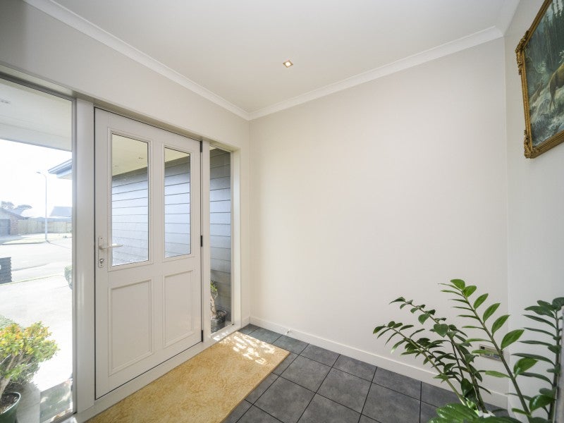 16 Walnut Grove, Kelvin Grove, Palmerston North - Carousel 2