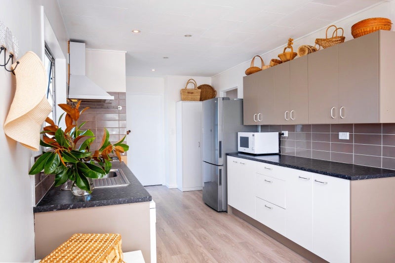 16 Foster Terrace, Onekawa, Napier - Carousel 2