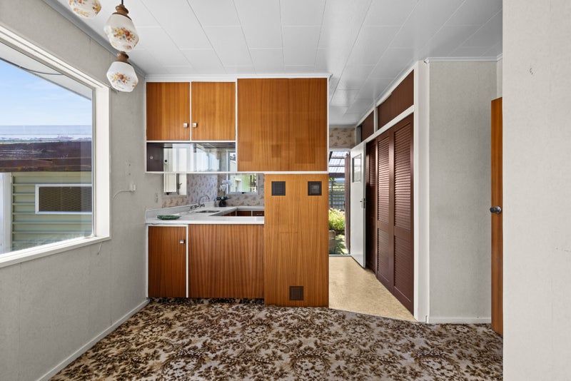 7 Roskilda Crescent, Taradale, Napier - Carousel 2