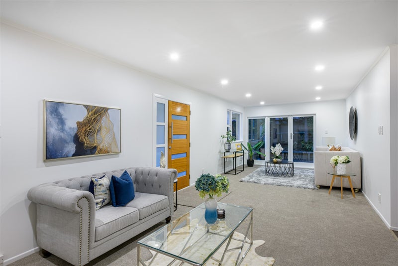 8 Thuja Street, Green Bay, Auckland - Carousel 2