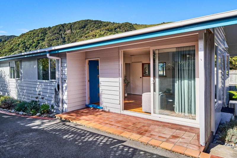 39 Pukatea Street, Eastbourne, Lower Hutt - Carousel 1