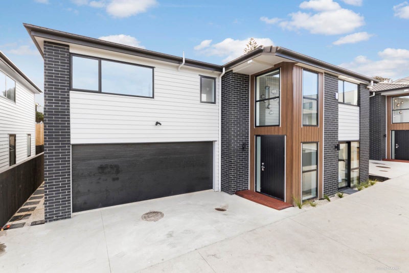 42B Kinross Street, Blockhouse Bay, Auckland - Carousel 1