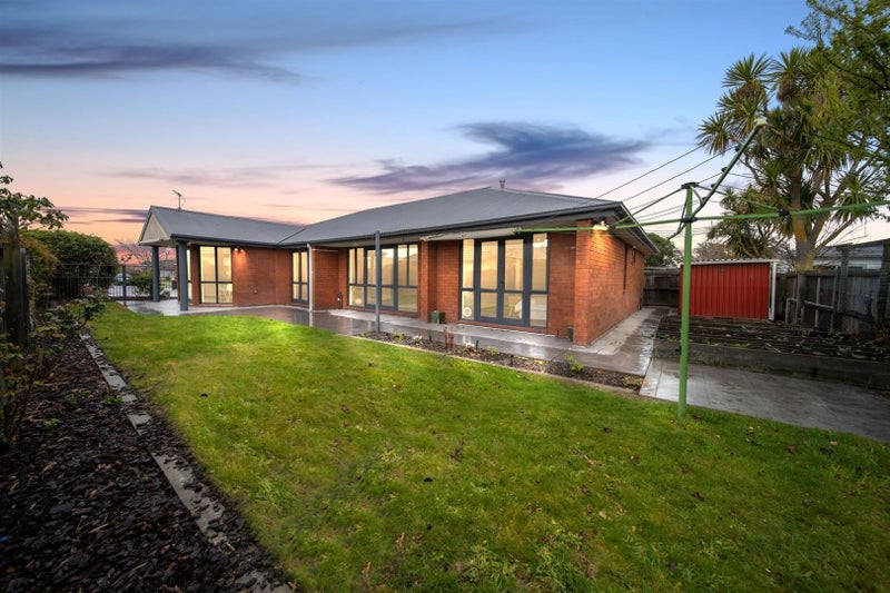 21 Rue de la Mare, Parklands, Christchurch - Carousel 2