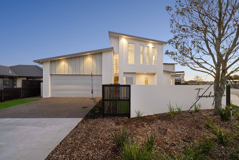 92 Maanihi Drive, Rototuna North, Hamilton - Carousel 1