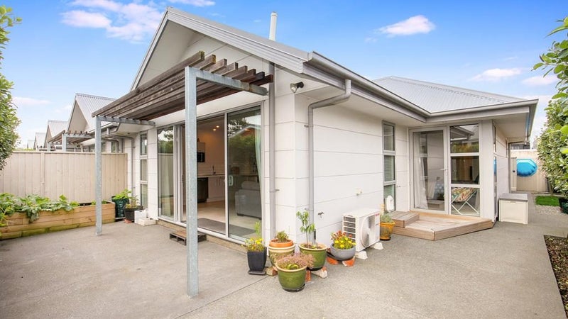 11H Clarence Street South, Addington, Christchurch - Carousel 1