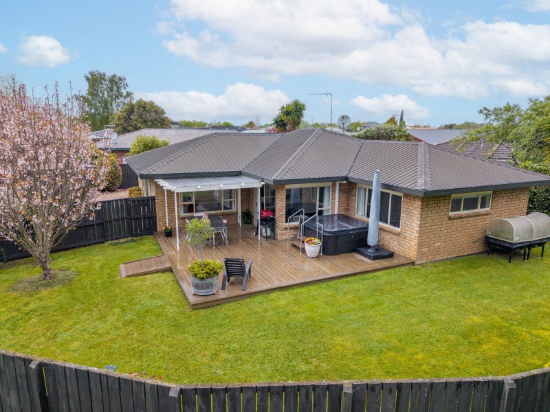 43 Bouverie Crescent, Flagstaff, Hamilton - Carousel 1