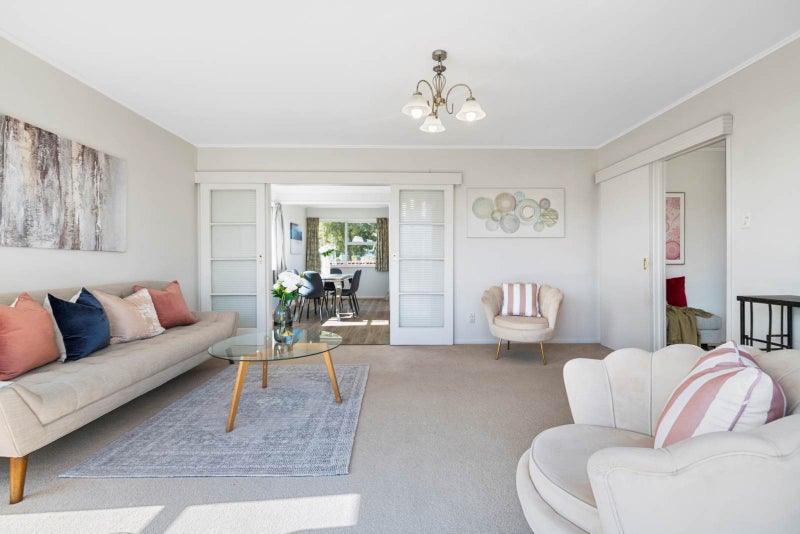 8 Uppingham Crescent, Hillcrest, Auckland - Carousel 2