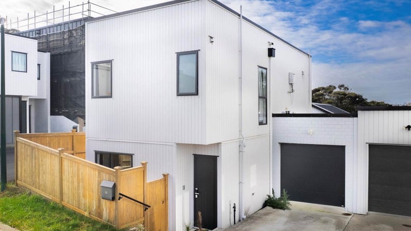 18 Waka Street, Albany Heights, Auckland - Carousel 1