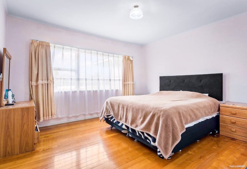 2/7 Ellen Avenue, Hillcrest, Auckland - Carousel 2