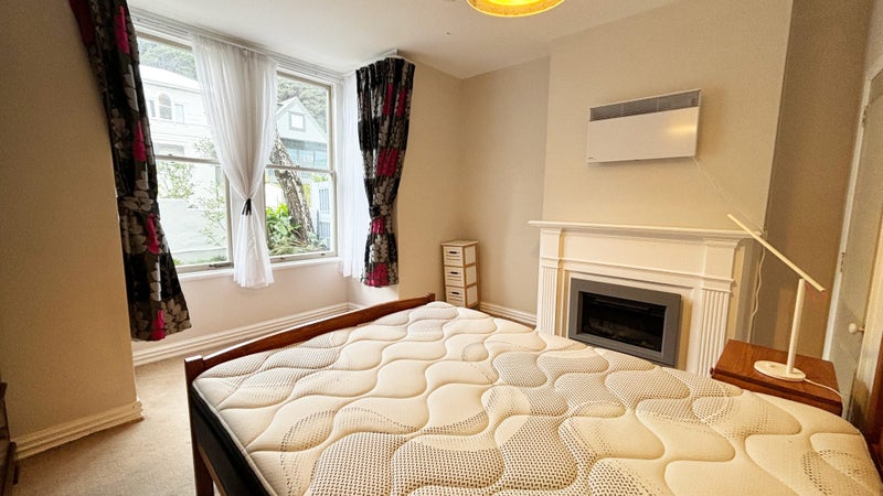 92 Austin Street, Mount Victoria, Wellington - Carousel 2