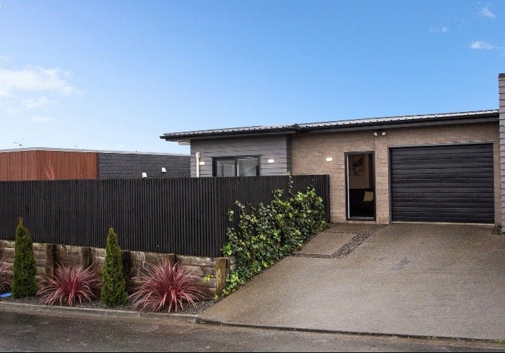 2/32 Borman Road, Huntington, Hamilton - Carousel 1