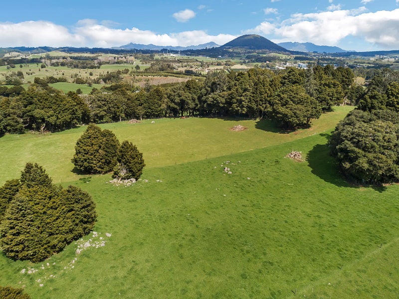 1027 State Highway 14, MAUNGATAPERE - Carousel 1