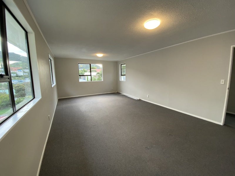 8 Fiona Grove, KARORI 6012, WELLINGTON - Carousel 2