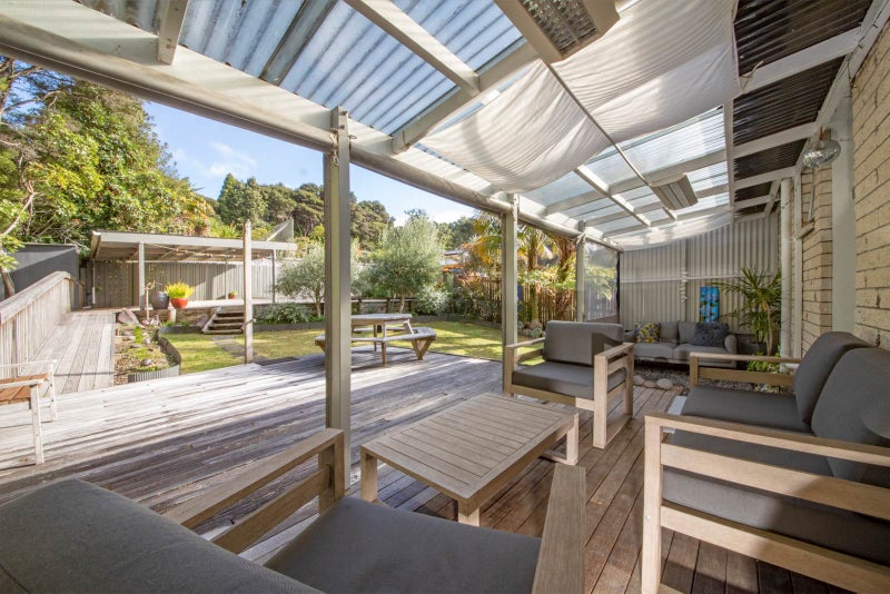 2/52 Staincross Street, Green Bay, Auckland - Carousel 1