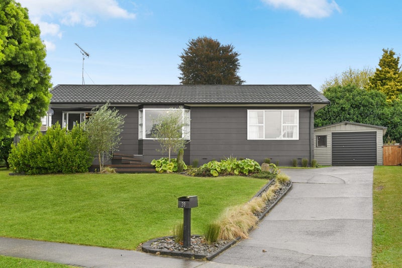39 Sheridan Crescent, Leamington, Cambridge - Carousel 1