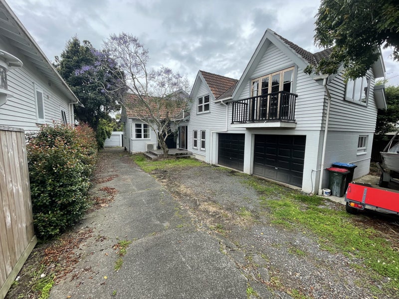 19 Moa Road, Point Chevalier, Auckland - Carousel 1