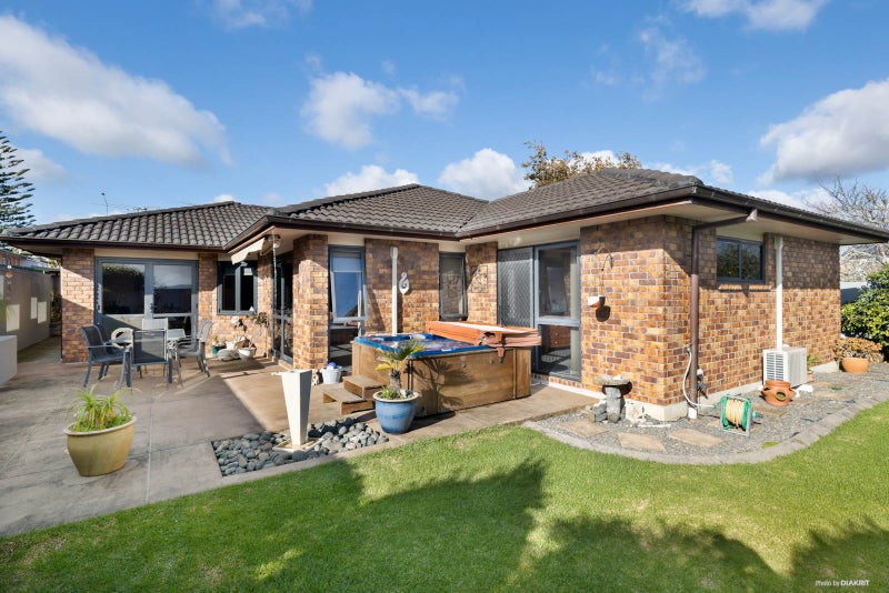 250A Te Atatu Road, Te Atatu South, Auckland - Carousel 1