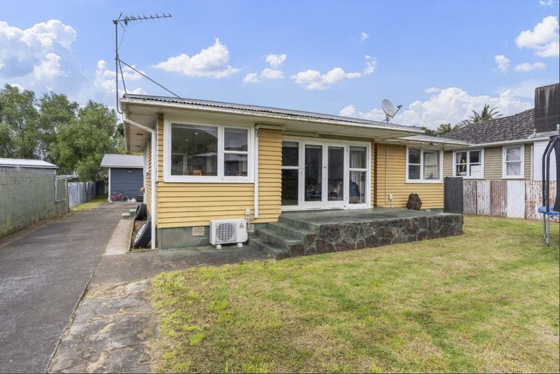 16 Toatoa Place, Mangere Bridge, Auckland - Carousel 2