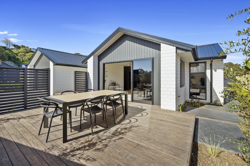 35 Sycamore Grove, Lower Vogeltown, New Plymouth - Carousel 1