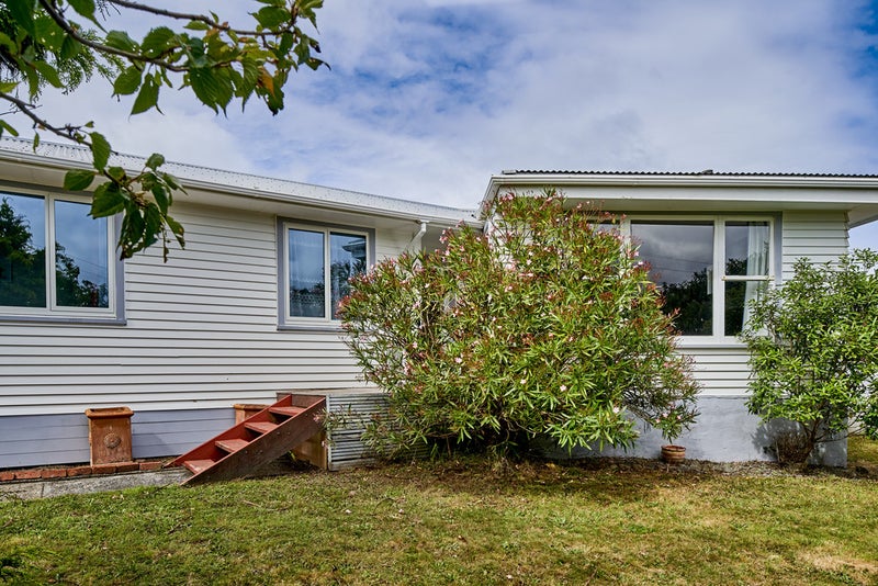 15 Balmain Street, Newlands, Wellington - Carousel 2