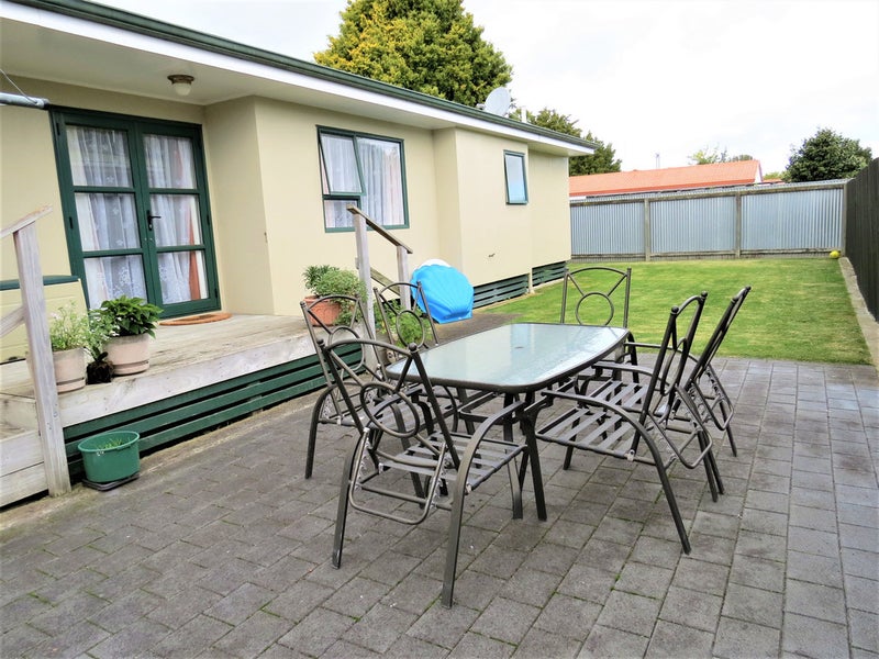 626A Park Rd S - Carousel 1