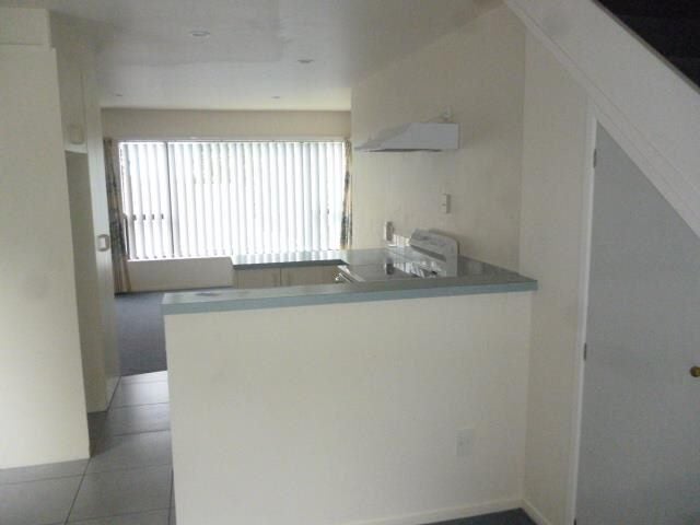 8A Kingsclere Place, Goodwood Heights, Auckland - Carousel 2