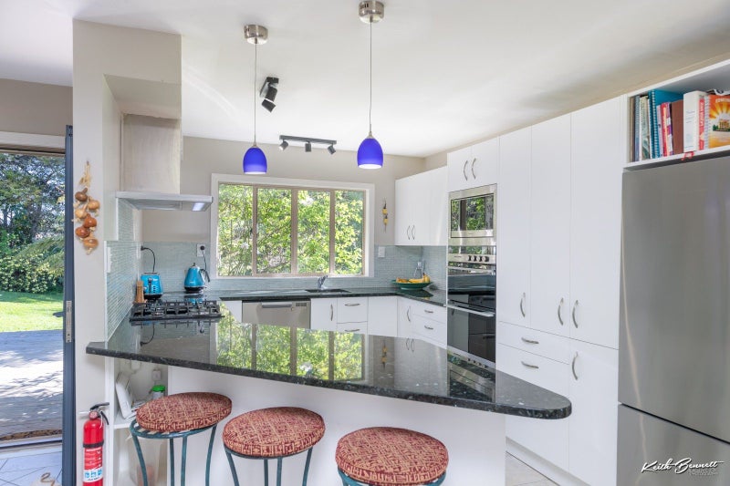 4 Ashton Warner Way, Whitemans Valley - Carousel 2