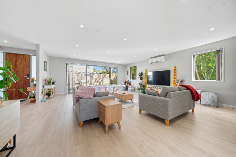 32B Tirimoana Road, Te Atatu South, Auckland - Carousel 2