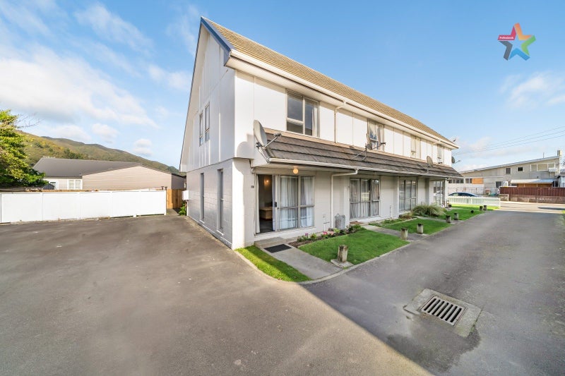 4D Flock Grove, Fairfield, Lower Hutt - Carousel 1