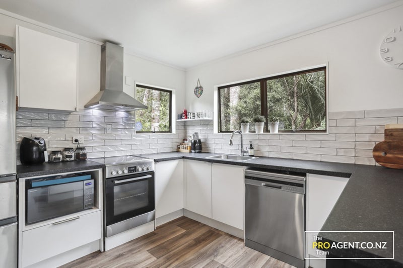 15 Fawcett Road, Laingholm, Auckland - Carousel 1